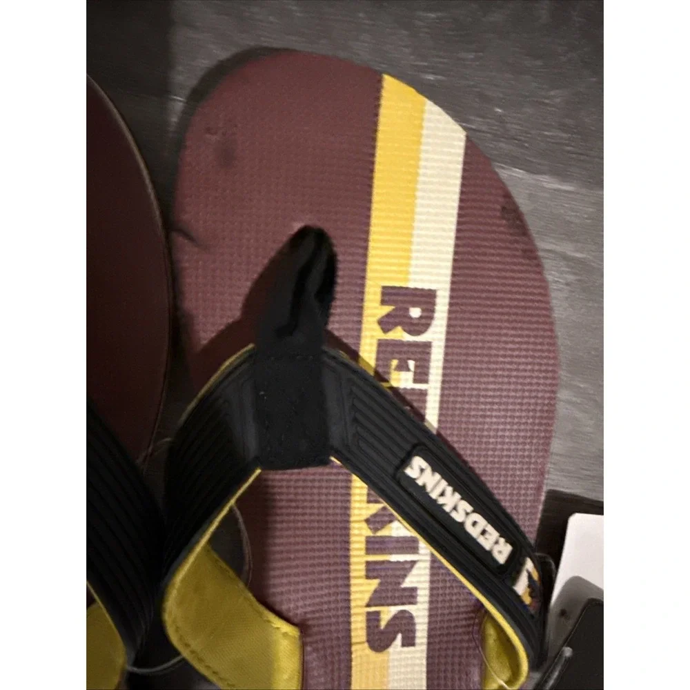 Men's size 8 NFL Washington‎ Redskins Quiksilver flip-flops Commanders Rare